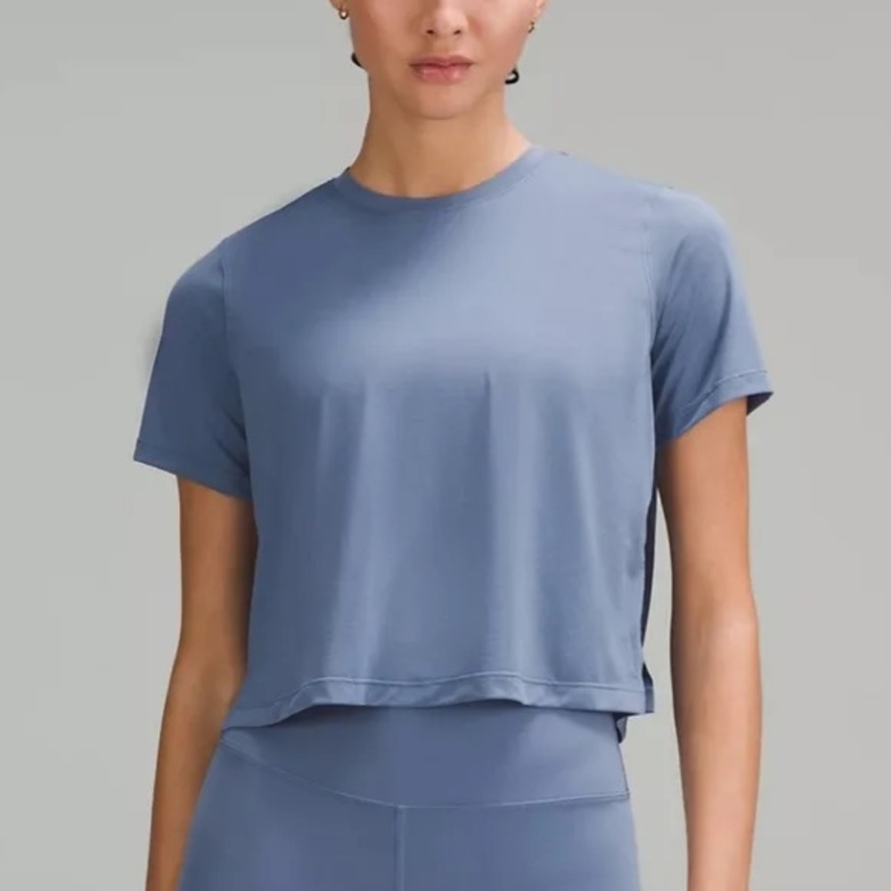 Lululemon Ultralight Waist-Length T-
Shirt